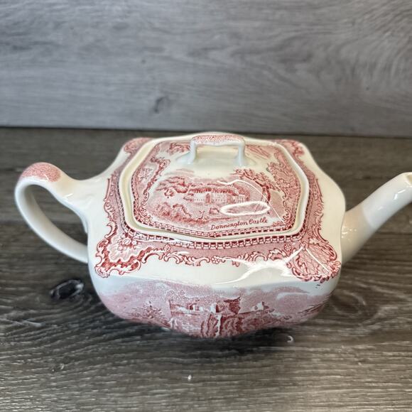 Vintage Johnson Brothers Old Britain Castles footed teapot 5.5” Tall 32 fl oz - Picture 2 of 9